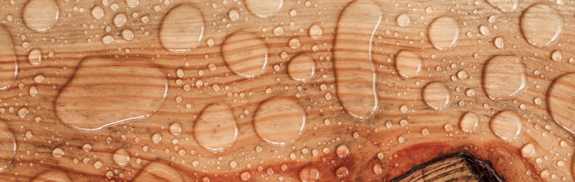 Holz streichen bei Regen
