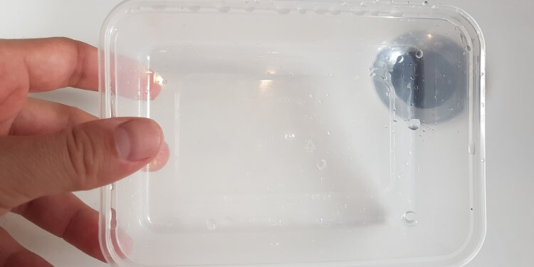Sauberes Plastikgefäß